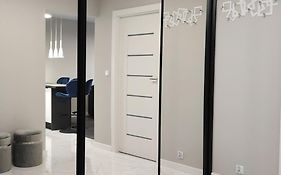 Nowoczesny Apartament W Poblizu Centrum